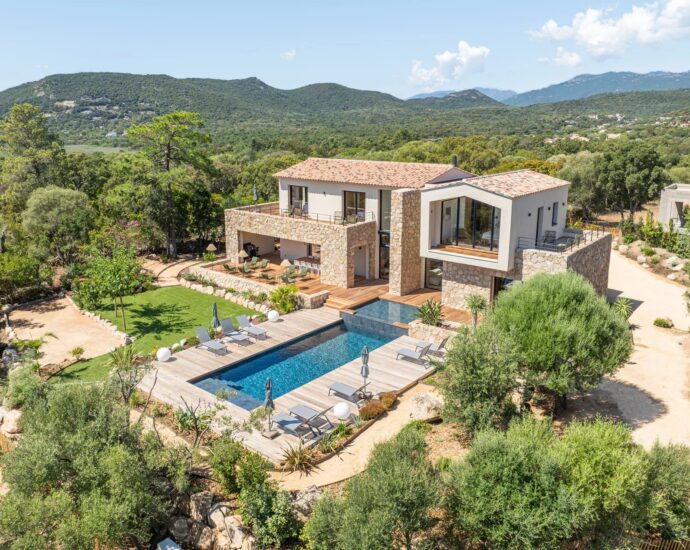 Exclusivité, Pinarello, Villa neuve en pierre, 4 chambres, piscine, vue mer et plage à pied