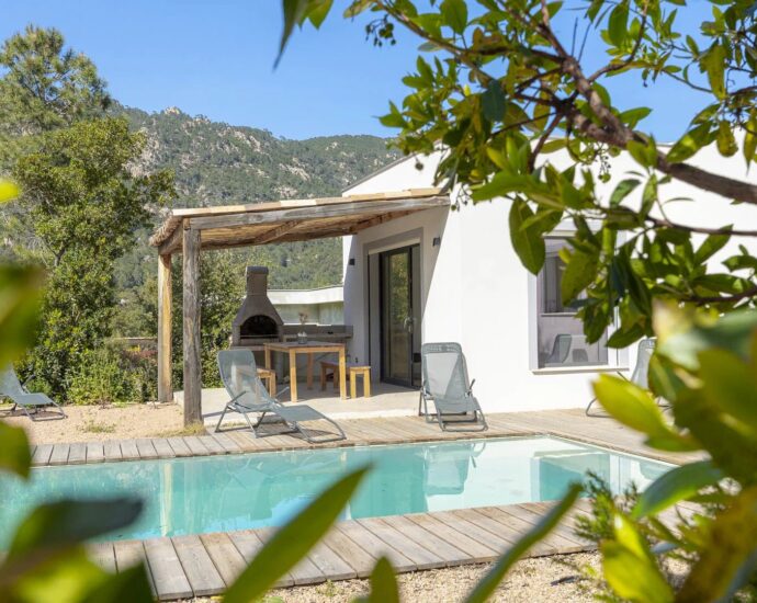 Exclusivité , Sainte-Lucie de Porto-Vecchio, Villa 4 chambres, piscine, vue montagnes, proche piscines naturelles et plages