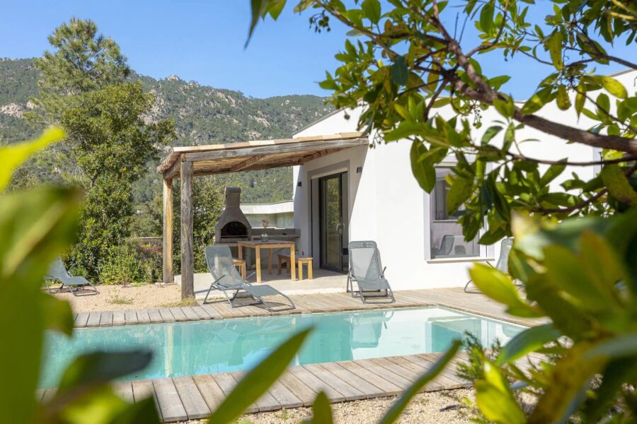 Exclusivité , Sainte-Lucie de Porto-Vecchio, Villa 4 chambres, piscine, vue montagnes, proche piscines naturelles et plages