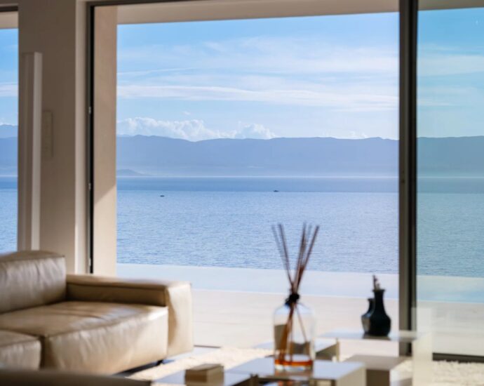 Ajaccio, Route des Sanguinaires, Contemporary Villa, Panoramic Sea View, 5 Bedrooms, Infinity Pool, Walking Distance to Beach