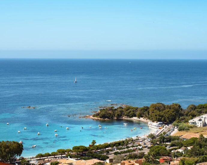 Ajaccio, Route des Sanguinaires, Duplex apartment, 4 bedrooms, panoramic sea view, walking distance to the beach