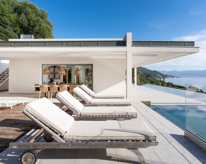 Ajaccio, Route des Sanguinaires, Contemporary Villa, Panoramic Sea View, 5 Bedrooms, Infinity Pool, Walking Distance to Beach