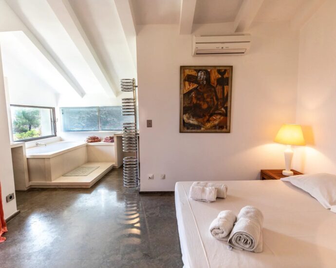 Suartone, 4-Bedroom Villa, Sea View, Heated Pool, Near Rondinara Beach