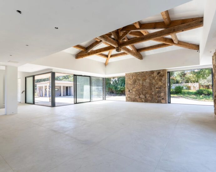 Porto-Vecchio, Villa d&rsquo;architecte, 6 chambres, piscine, vue montagne