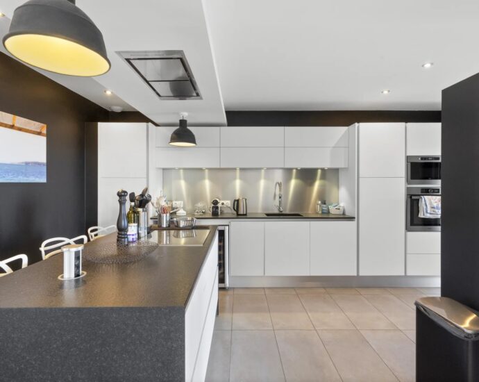 Saint-Cyprien, villa 5 chambres, appartement indépendant 2 chambres, piscine, vue mer, proche plage