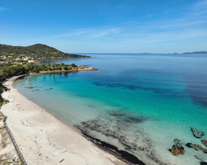 Coti-Chiavari – Property located on the Castagna Peninsula with a 6-bedroom villa and panoramic sea views