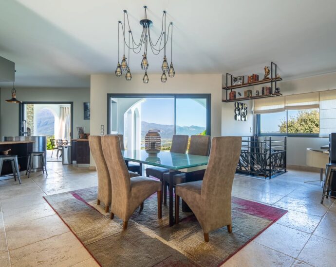 Oletta, villa d&rsquo;architecte, 5 chambres,  piscine, vue mer et montagnes panoramique proche plage