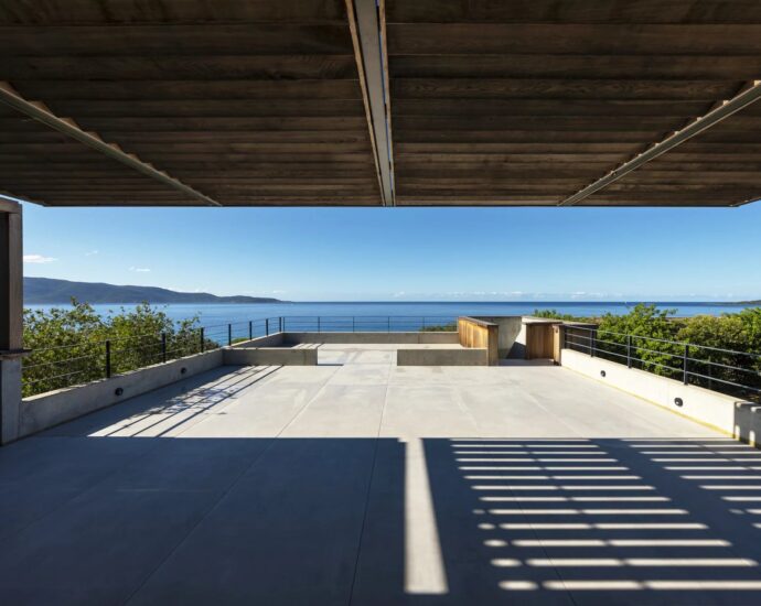 Abbartello, Olmeto, Architect-Designed Villa, 6 bedrooms, pool, Panoramic sea view, Walking distance to the beach