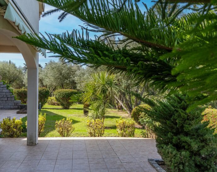 Ste Lucie de Porto-Vecchio,  Villa T4 vue montagnes, proche plage