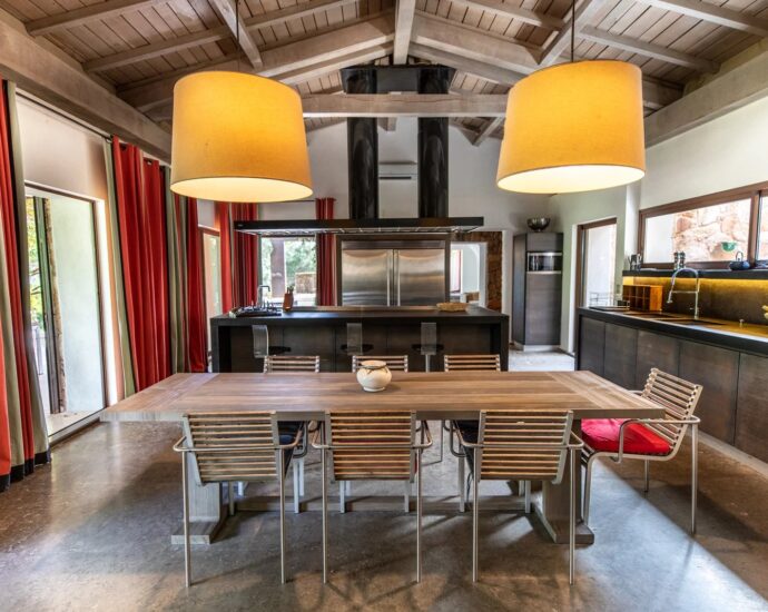 Suartone, 4-Bedroom Villa, Sea View, Heated Pool, Near Rondinara Beach