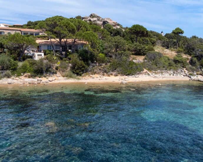 Porto Vecchio, Domaine de Cala Rossa, 5 chambres, vue mer et pied dans l’eau, Villa Mare
