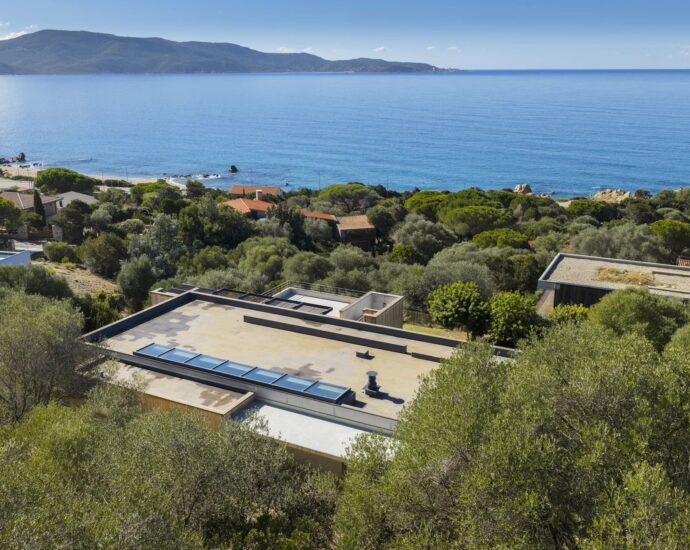 Abbartello, Olmeto, Architect-Designed Villa, 6 bedrooms, pool, Panoramic sea view, Walking distance to the beach