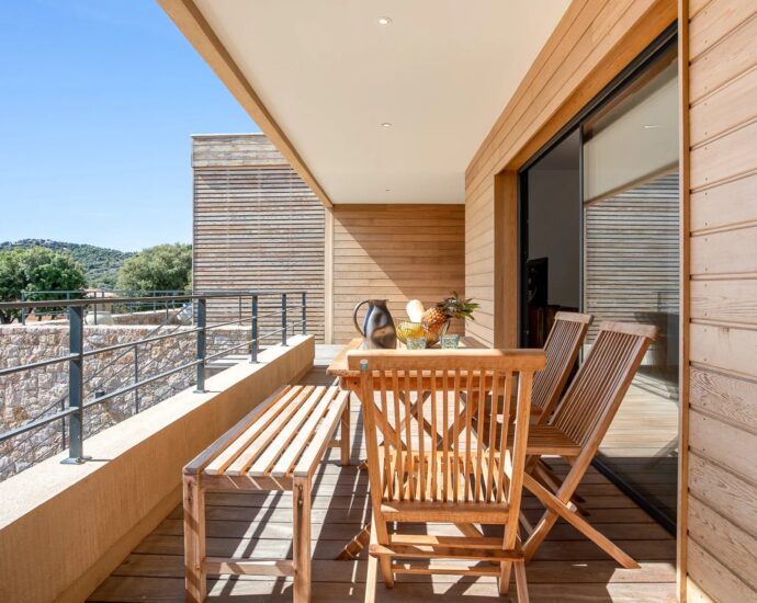 Lumio, 5 Bedroom Villa with Independent Apartment, Heated Pool, Close to the Beache