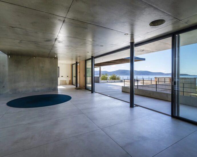 Abbartello, Olmeto, Architect-Designed Villa, 6 bedrooms, pool, Panoramic sea view, Walking distance to the beach