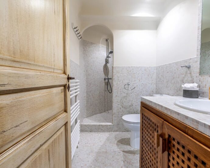 Palombaggia, 5 bedroom villa, swimming pool, sea and mountain views