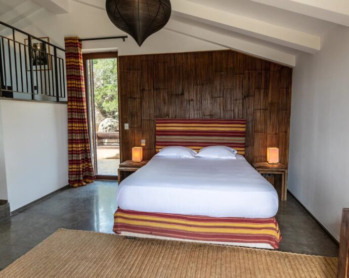 Suartone, 4-Bedroom Villa, Sea View, Heated Pool, Near Rondinara Beach