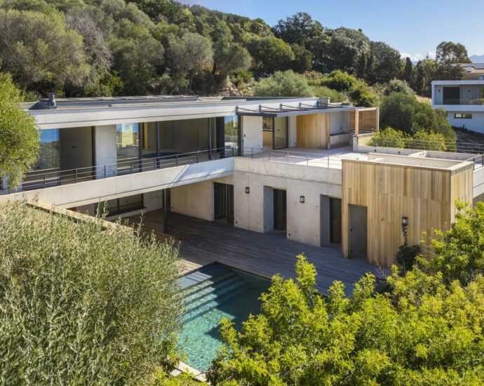 Abbartello, Olmeto, Architect-Designed Villa, 6 bedrooms, pool, Panoramic sea view, Walking distance to the beach