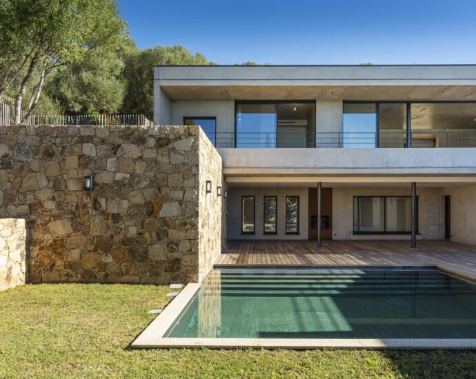 Abbartello, Olmeto, Architect-Designed Villa, 6 bedrooms, pool, Panoramic sea view, Walking distance to the beach