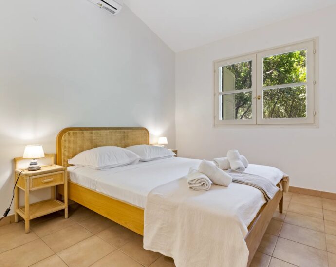 Porto Vecchio, Domaine de Cala Rossa, 5 chambres, vue mer et pied dans l’eau, Villa Mare