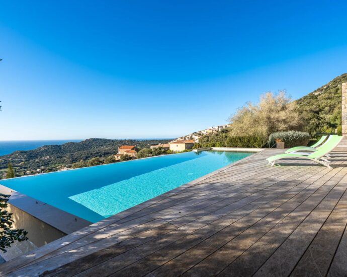 Lumio, Architect-designed villa, 6 bedrooms, panoramic sea view, heated pool, close to beaches