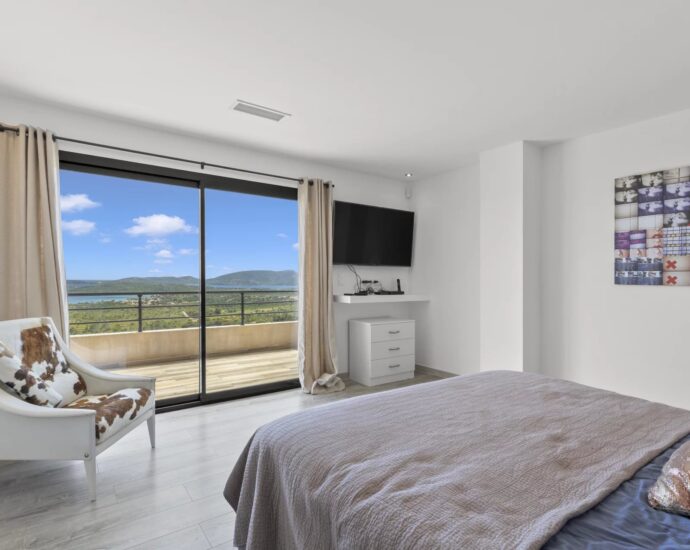 Saint-Cyprien, villa 5 chambres, appartement indépendant 2 chambres, piscine, vue mer, proche plage