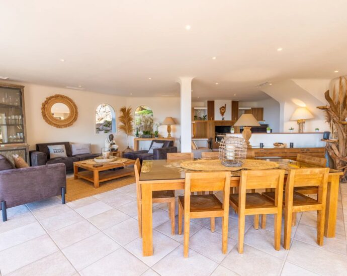 Palombaggia, 5 bedroom villa, swimming pool, sea and mountain views