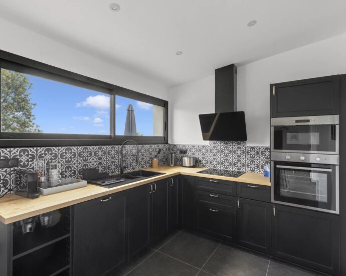 Saint-Cyprien, villa 5 chambres, appartement indépendant 2 chambres, piscine, vue mer, proche plage