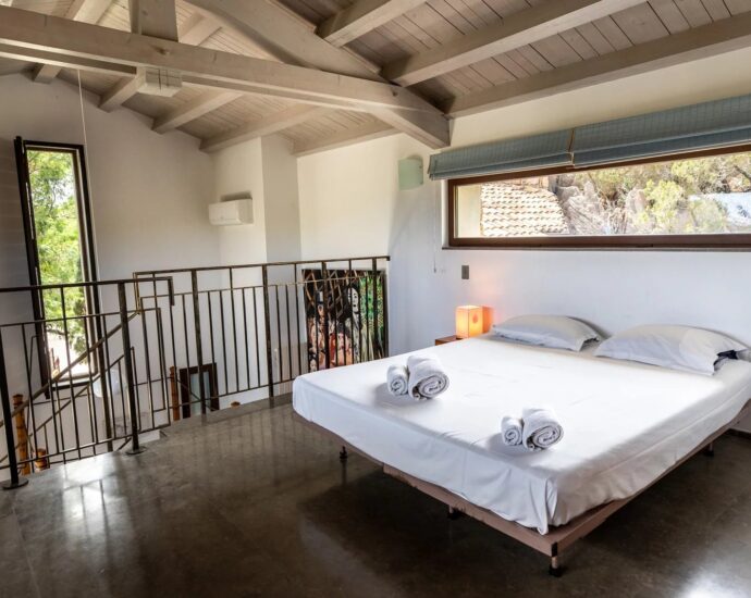 Suartone, 4-Bedroom Villa, Sea View, Heated Pool, Near Rondinara Beach