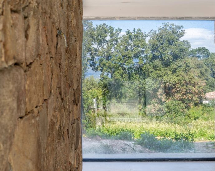 Porto-Vecchio, Villa d&rsquo;architecte, 6 chambres, piscine, vue montagne