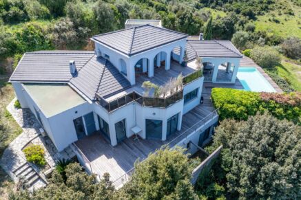 Oletta, villa d&rsquo;architecte, 5 chambres,  piscine, vue mer et montagnes panoramique proche plage