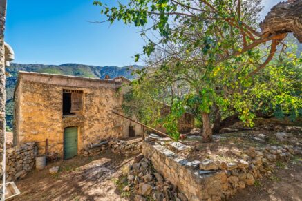 Exclusivity, Balagne, Occhiatana, Manor House to Renovate, 12 Rooms, Outbuilding, Mountain Views, Close to L’Île-Rousse and the Beaches