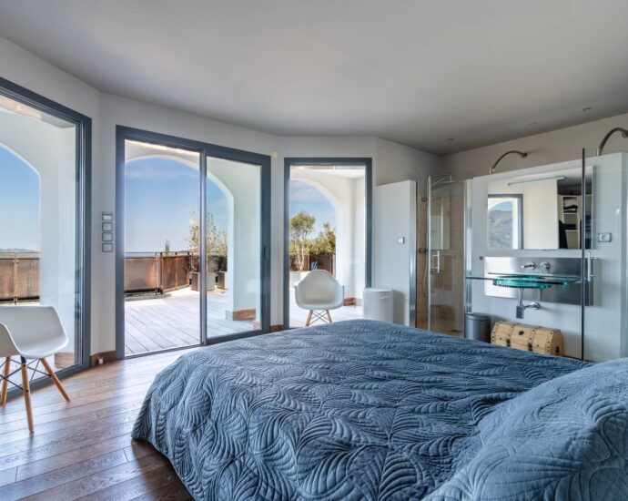 Oletta, villa d&rsquo;architecte, 5 chambres,  piscine, vue mer et montagnes panoramique proche plage