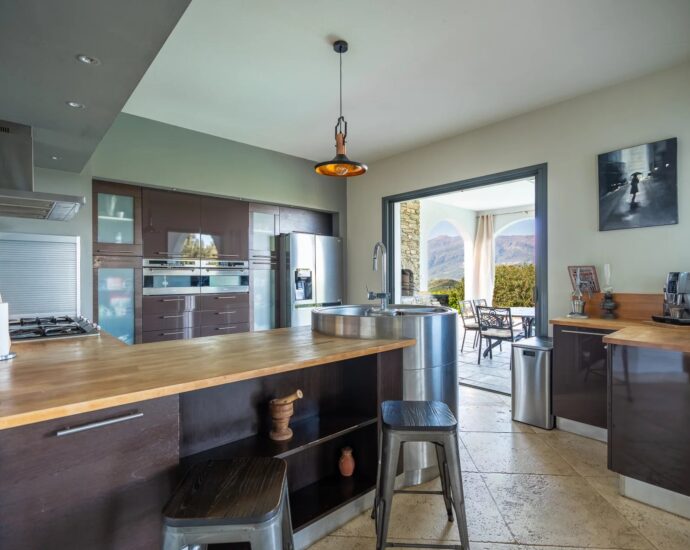 Oletta, villa d&rsquo;architecte, 5 chambres,  piscine, vue mer et montagnes panoramique proche plage