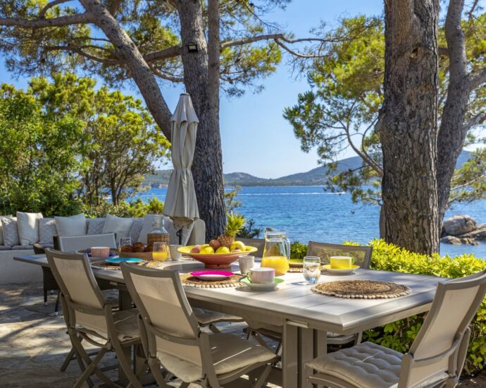Porto Vecchio, Domaine de Cala Rossa, 5 chambres, vue mer et pied dans l’eau, Villa Mare