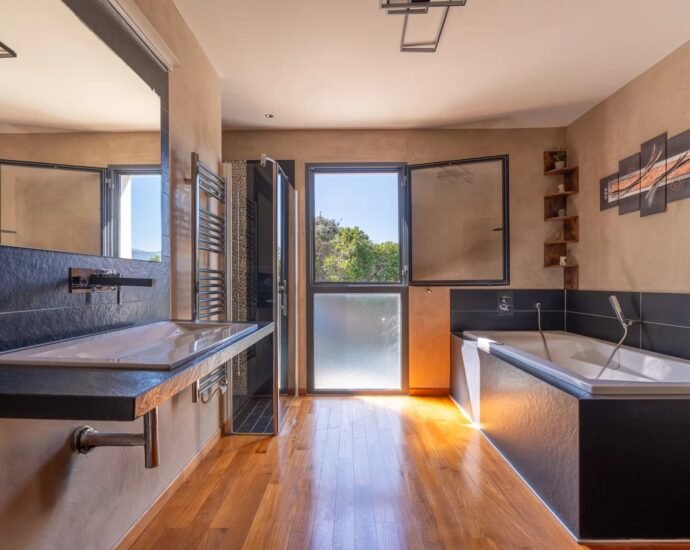 Oletta, villa d&rsquo;architecte, 5 chambres,  piscine, vue mer et montagnes panoramique proche plage