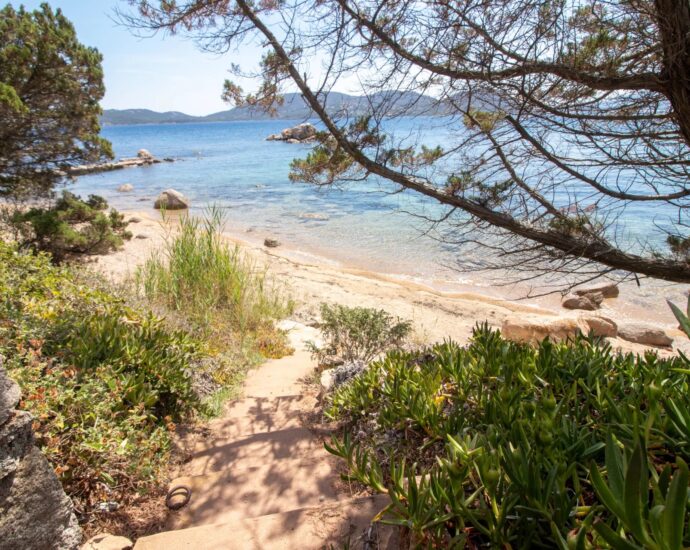 Porto Vecchio, Domaine de Cala Rossa, 5 chambres, vue mer et pied dans l’eau, Villa Mare