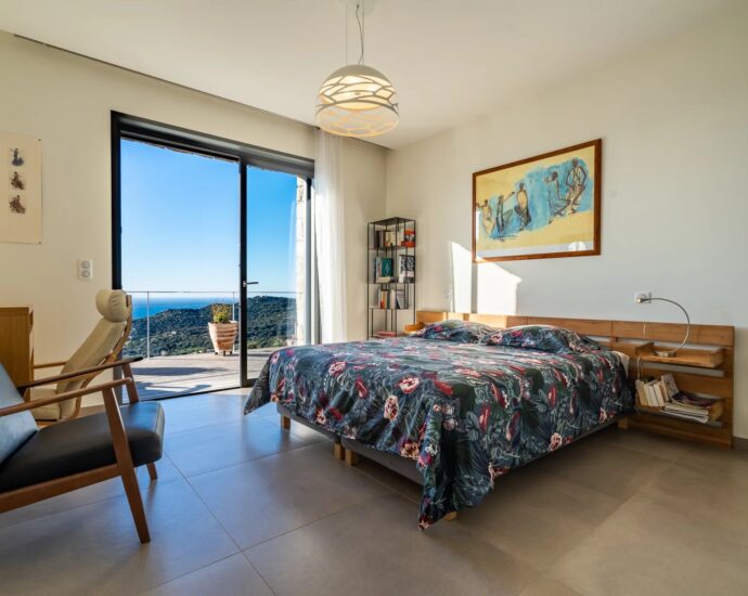 Lumio, Architect-designed villa, 6 bedrooms, panoramic sea view, heated pool, close to beaches