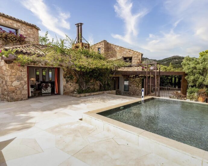 Suartone, 4-Bedroom Villa, Sea View, Heated Pool, Near Rondinara Beach