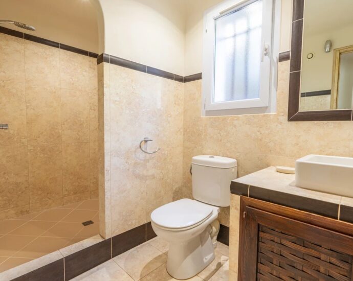 Palombaggia, 5 bedroom villa, swimming pool, sea and mountain views