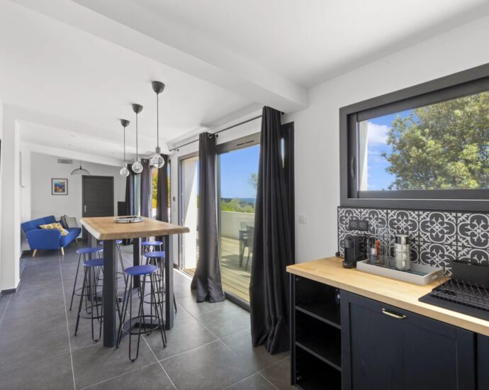 Saint-Cyprien, villa 5 chambres, appartement indépendant 2 chambres, piscine, vue mer, proche plage