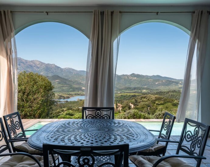 Oletta, villa d&rsquo;architecte, 5 chambres,  piscine, vue mer et montagnes panoramique proche plage