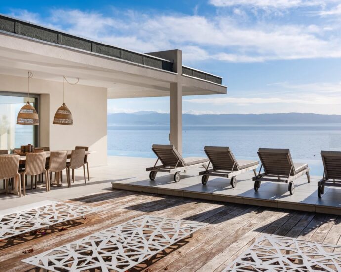 Ajaccio, Route des Sanguinaires, Contemporary Villa, Panoramic Sea View, 5 Bedrooms, Infinity Pool, Walking Distance to Beach