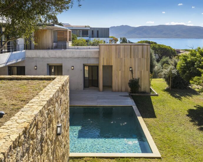 Abbartello, Olmeto, Architect-Designed Villa, 6 bedrooms, pool, Panoramic sea view, Walking distance to the beach