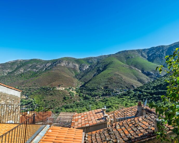 Exclusivity, Balagne, Occhiatana, Manor House to Renovate, 12 Rooms, Outbuilding, Mountain Views, Close to L’Île-Rousse and the Beaches