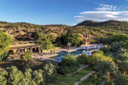 Suartone, 4-Bedroom Villa, Sea View, Heated Pool, Near Rondinara Beach