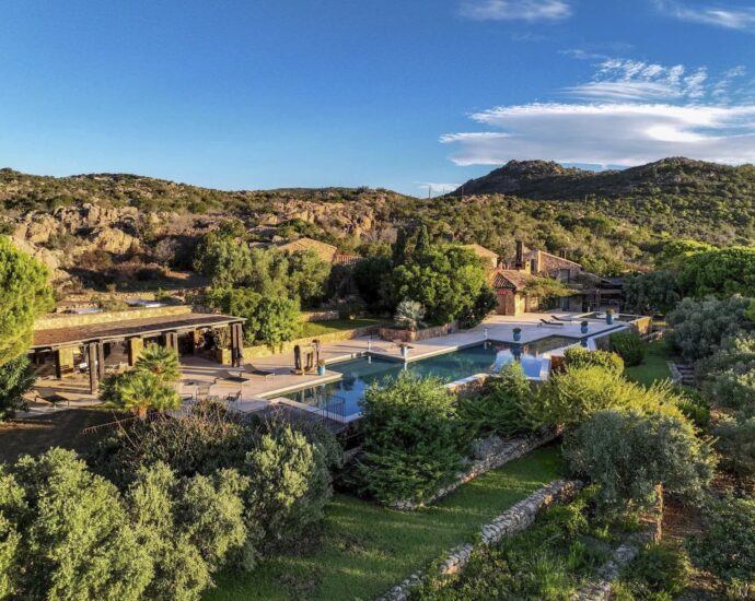 Suartone, 4-Bedroom Villa, Sea View, Heated Pool, Near Rondinara Beach