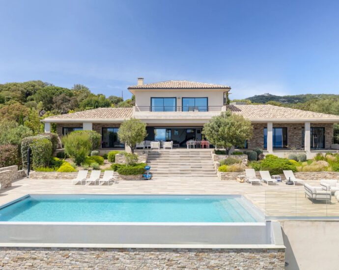 Saint-Cyprien, villa 5 chambres, appartement indépendant 2 chambres, piscine, vue mer, proche plage