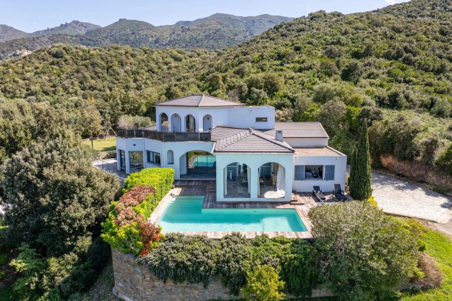 Oletta, villa d&rsquo;architecte, 5 chambres,  piscine, vue mer et montagnes panoramique proche plage