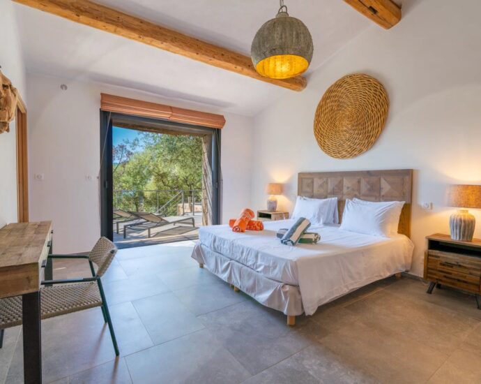 Olmeto, Villa 2 chambres, pied dans l&rsquo;eau, piscine, vue mer,