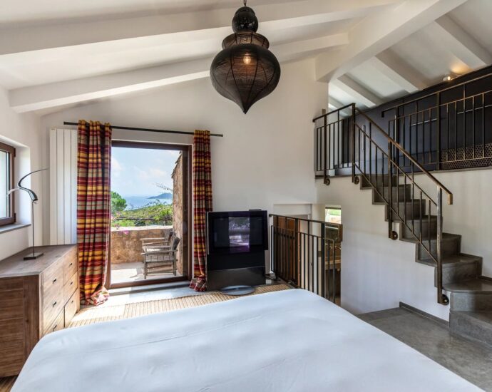 Suartone, 4-Bedroom Villa, Sea View, Heated Pool, Near Rondinara Beach